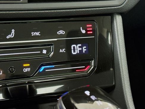 Used 2025 Volkswagen Jetta SE image 20