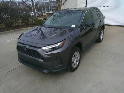 Used 2023 Toyota RAV4 LE image 7