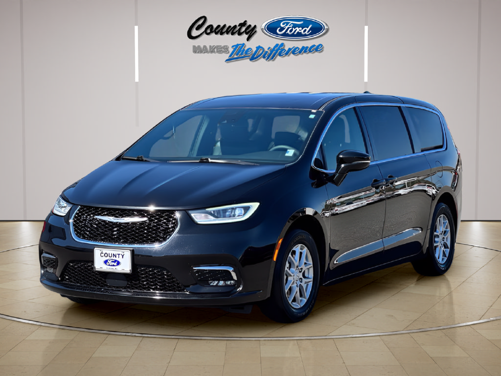 Used 2025 Chrysler Pacifica Select FWD image 2