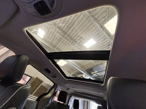 Used 2023 Chrysler Pacifica Limited image 54