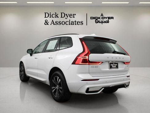 Certified 2025 Volvo XC60 B5 Core image 8