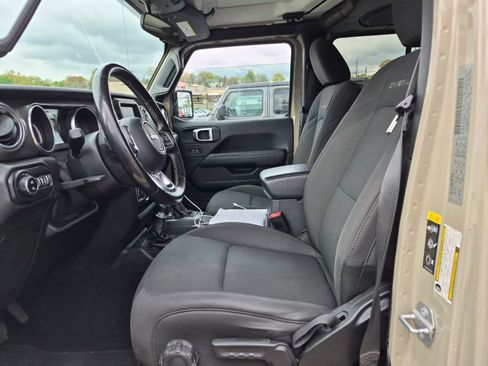 Used 2020 Jeep Gladiator Overland w/ Safety Group AWD/4WD image 2