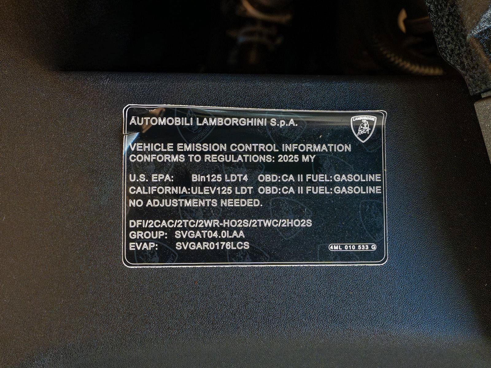 Used 2025 Lamborghini Urus Performante AWD/4WD image 38