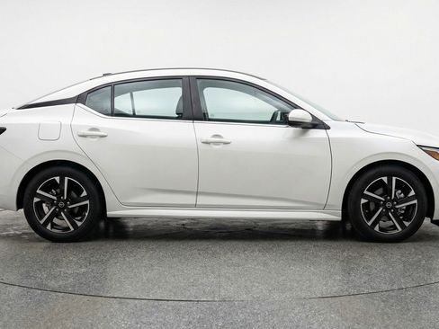 Used 2025 Nissan Sentra SV image 11