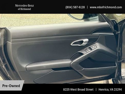 Used 2021 Porsche 718 Boxster RWD image 11