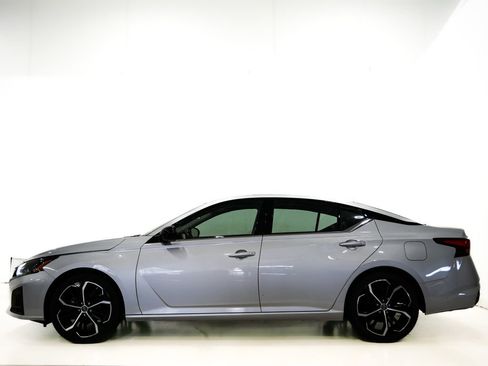 Used 2024 Nissan Altima 2.5 SR image 5