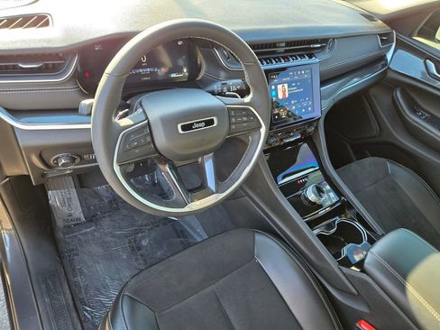 Used 2023 Jeep Grand Cherokee L Laredo image 10