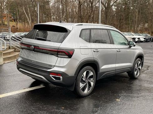 New 2026 Volkswagen Taos SE image 5