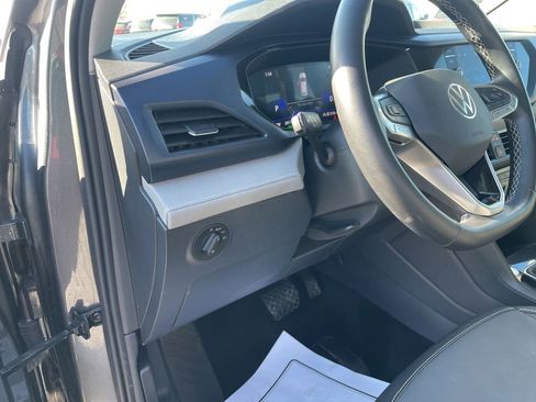 Used 2024 Volkswagen Taos SE image 19