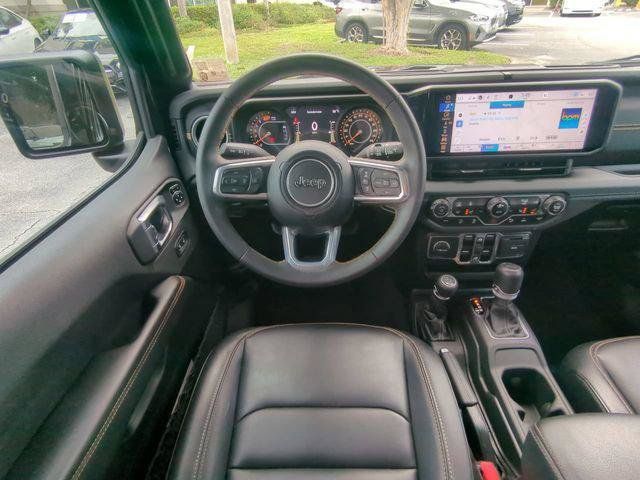 Certified 2024 Jeep Wrangler Unlimited Sahara w/ Technology Group AWD/4WD image 17