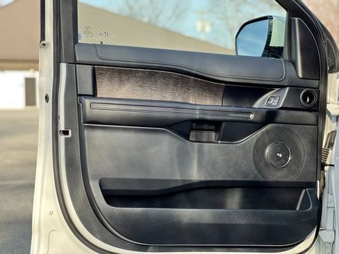 Used 2020 Ford Expedition Limited image 10