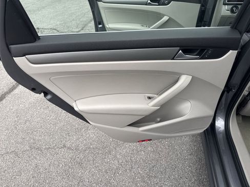 Used 2014 Volkswagen Passat 1.8T SE image 23