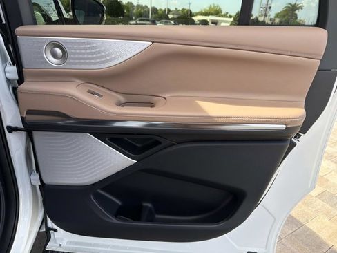 New 2026 Lincoln Navigator L Black Label AWD/4WD image 21