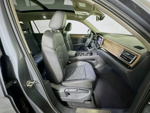 Used 2025 Volkswagen Atlas SE image 35