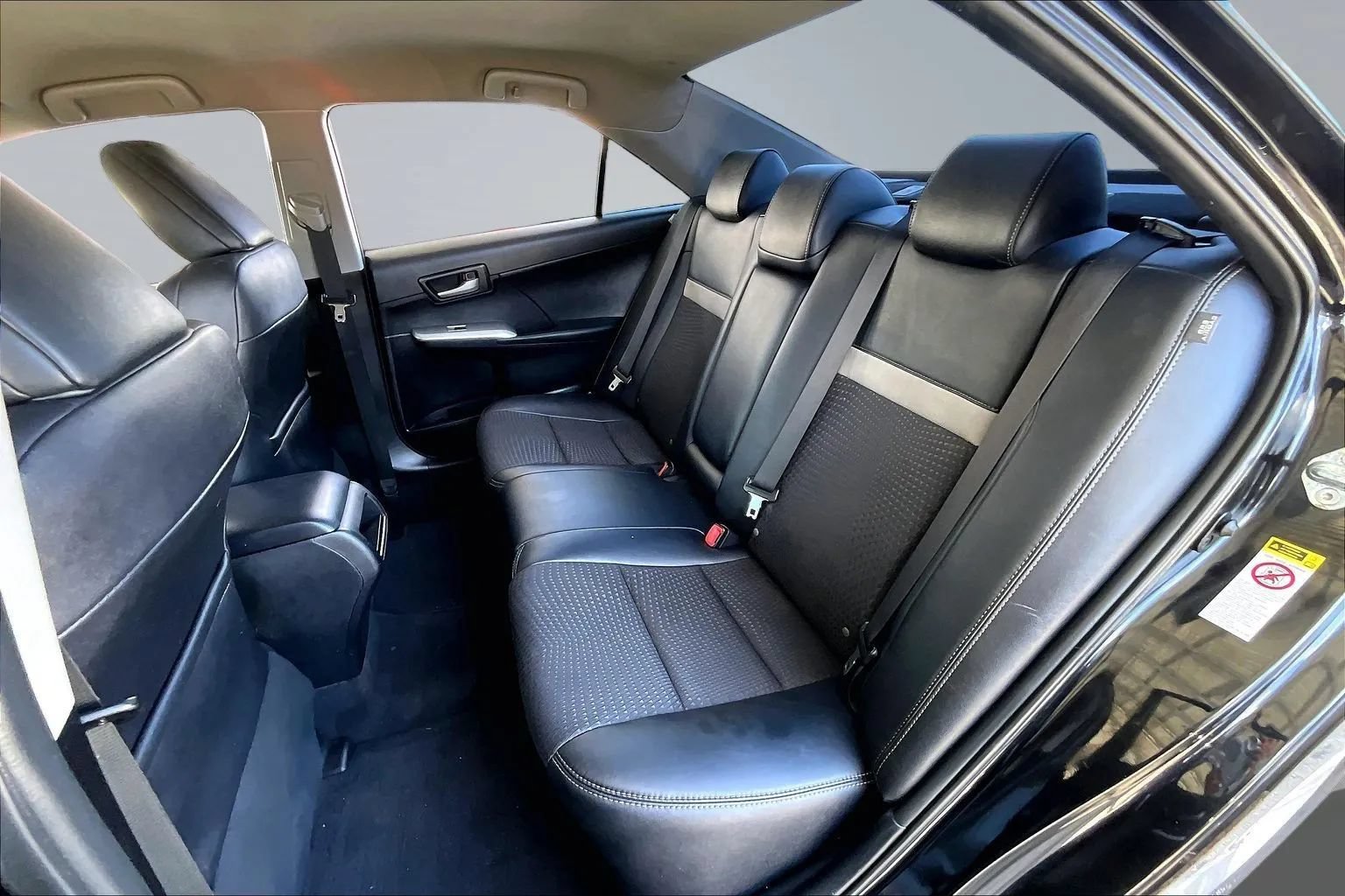 Used 2012 Toyota Camry SE FWD image 18