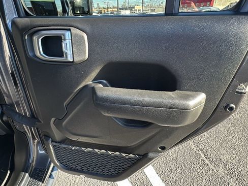 Used 2022 Jeep Gladiator Rubicon w/ Cold Weather Group image 18