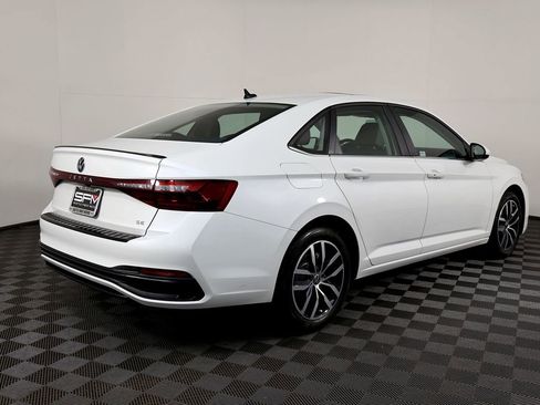 Used 2025 Volkswagen Jetta SE w/ Sunroof Package image 8