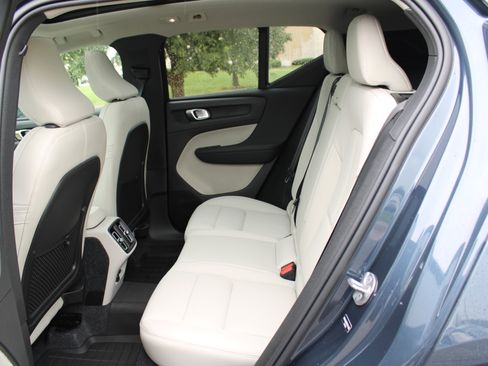 New 2026 Volvo XC40 B5 Ultra w/ Climate Package image 28