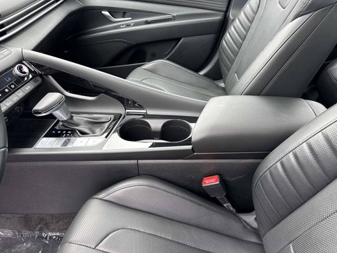 Certified 2021 Hyundai Elantra Limited FWD image 16