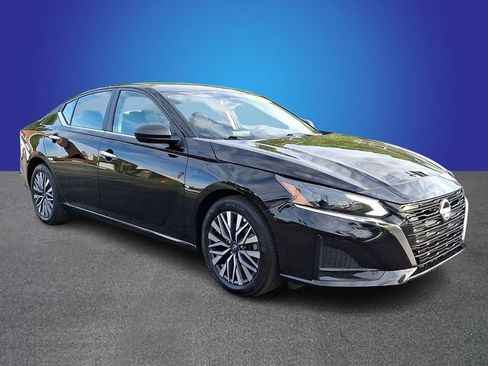 Used 2025 Nissan Altima 2.5 SV image 3