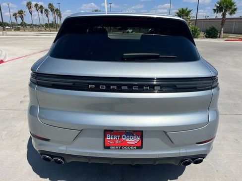 Used 2024 Porsche Cayenne image 4