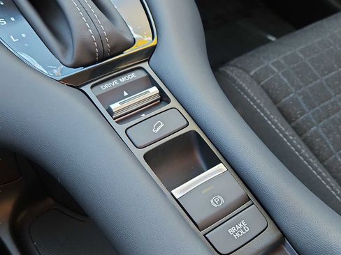 Certified 2025 Honda HR-V LX image 10