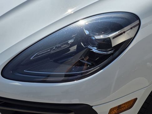 Used 2025 Porsche Macan S AWD/4WD image 11