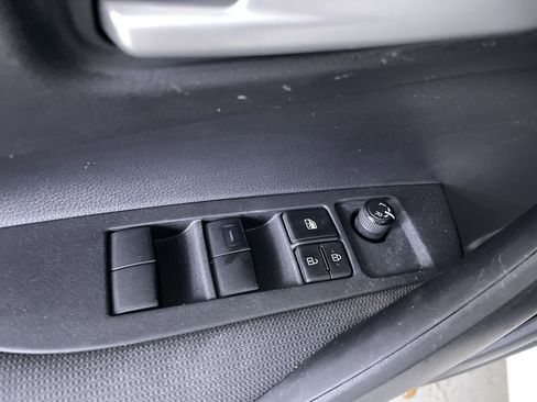 Used 2021 Toyota Corolla LE w/ LE Convenience Package FWD image 11