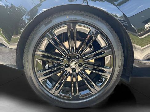 New 2025 Land Rover Range Rover SE image 38