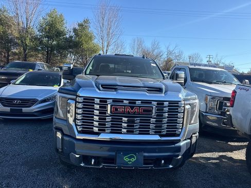 Used 2024 GMC Sierra 2500 Denali w/ Technology Package image 2