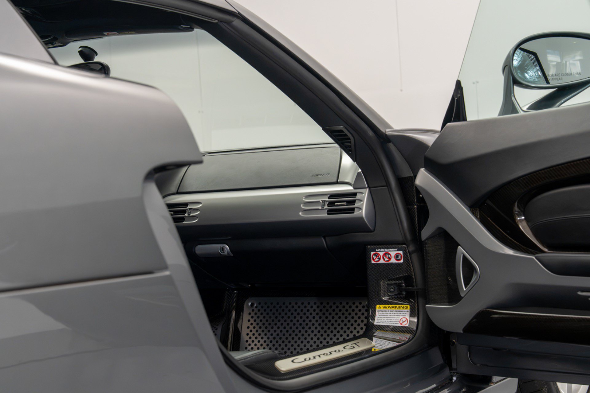 Used 2004 Porsche Carrera GT RWD image 40