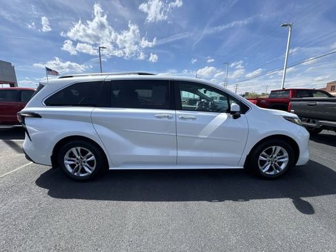 Used 2023 Toyota Sienna XLE w/ XLE Plus Package image 9