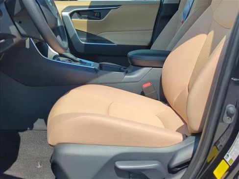 Certified 2025 Toyota RAV4 LE FWD image 17