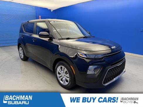 Used 2022 Kia Soul LX FWD image 1