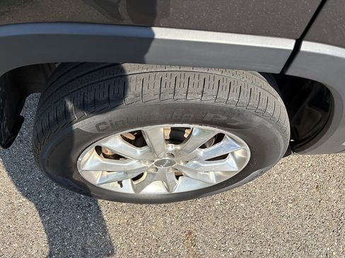 Used 2016 Jeep Cherokee Limited AWD/4WD image 11