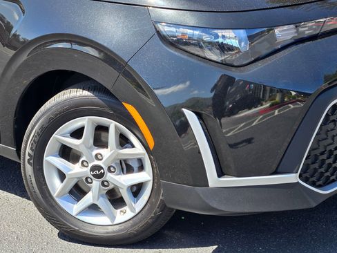 Certified 2025 Kia Soul LX FWD image 9
