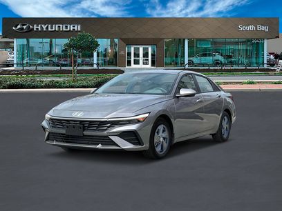 New 2025 Hyundai Elantra SE