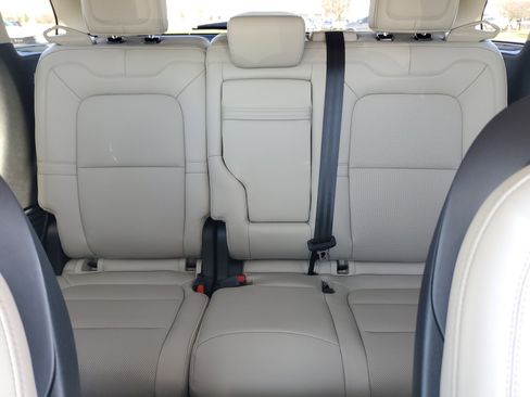 Certified 2025 Lincoln Corsair AWD w/ Equipment Group 101A image 19