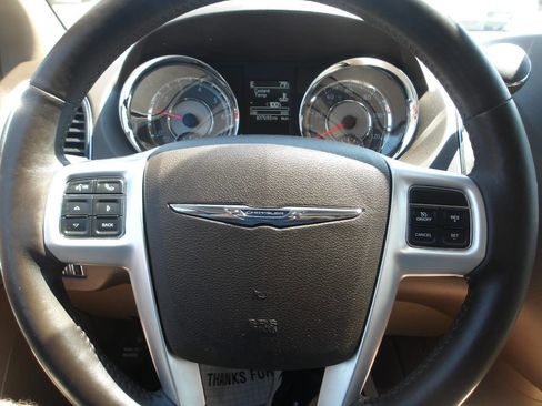 Used 2015 Chrysler Town & Country Touring-L w/ Driver Convenience Group image 15