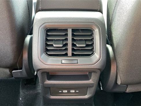 New 2026 Volkswagen Taos SE image 32