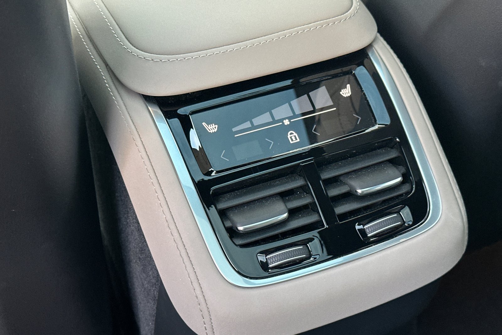 Certified 2026 Volvo XC90 B5 Core AWD/4WD image 15