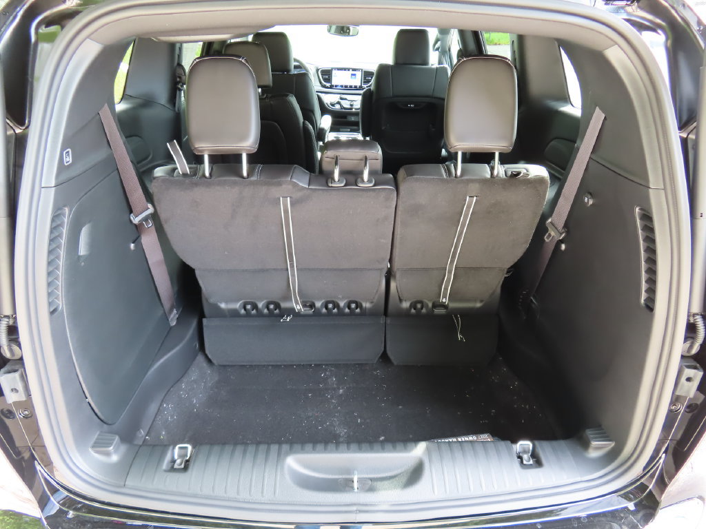 New 2027 Chrysler Pacifica Select FWD image 17