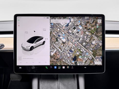 Used 2022 Tesla Model 3 Long Range AWD/4WD image 8