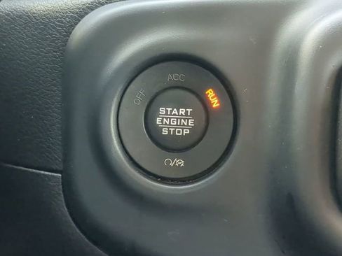 Used 2019 Jeep Wrangler Unlimited Sahara AWD/4WD image 35