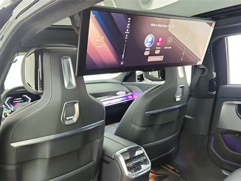 Used 2024 BMW 740i w/ Premium Package image 32