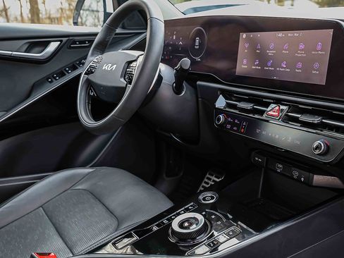 Certified 2023 Kia Niro Wave w/ Wave Preserve Package image 25