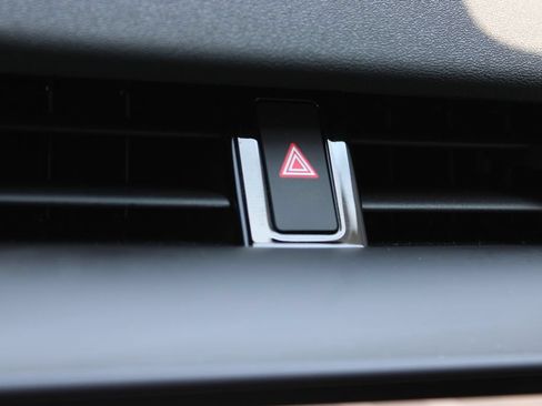 Certified 2025 Land Rover Discovery Sport Dynamic SE AWD/4WD image 19