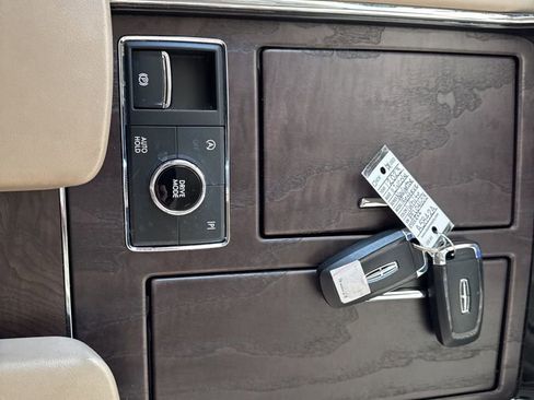 Used 2023 Lincoln Navigator Reserve image 12