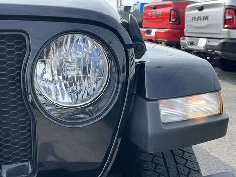 Used 2021 Jeep Wrangler Unlimited Sahara image 9