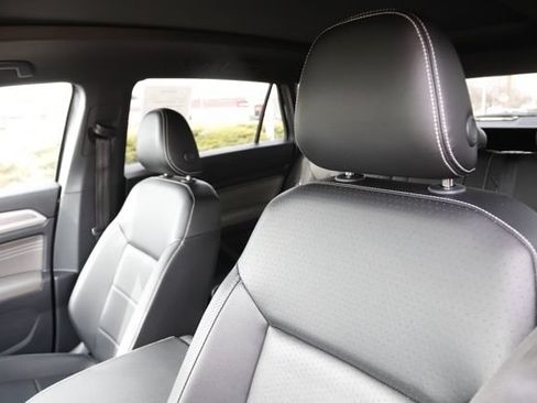 Used 2022 Volkswagen Atlas Cross Sport SE AWD/4WD image 17